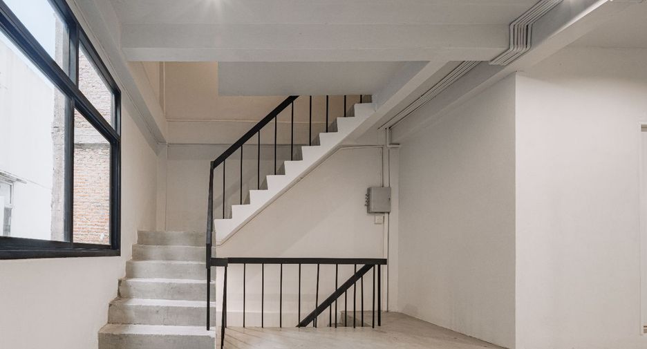 For sale retail Space in Bang Rak, Bangkok