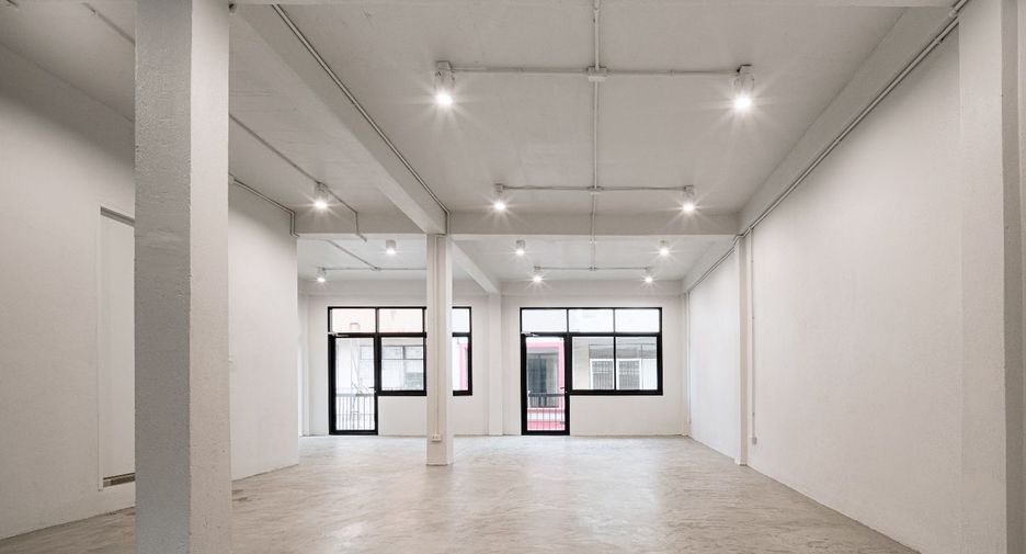 For sale retail Space in Bang Rak, Bangkok
