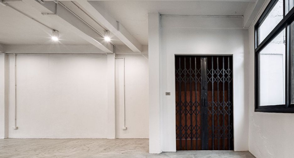 For sale retail Space in Bang Rak, Bangkok