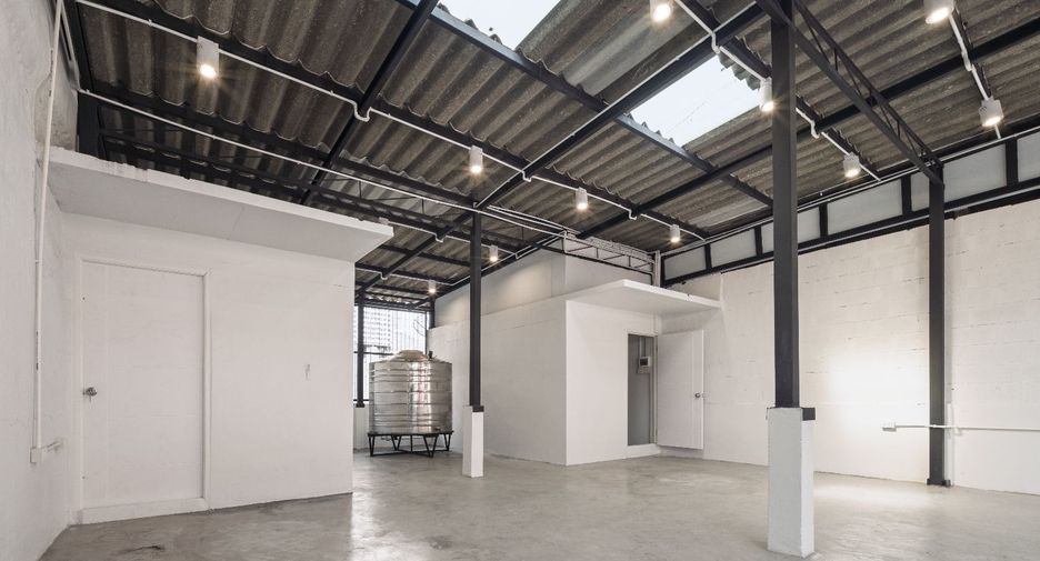 For sale retail Space in Bang Rak, Bangkok