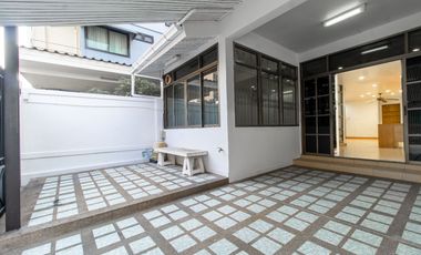 For sale 4 bedrooms townhouse in Sathon, Bangkok