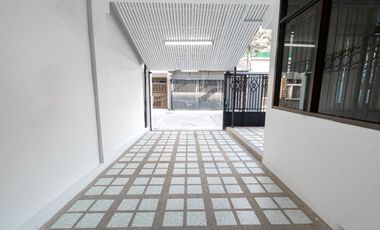 For sale 4 bedrooms townhouse in Sathon, Bangkok