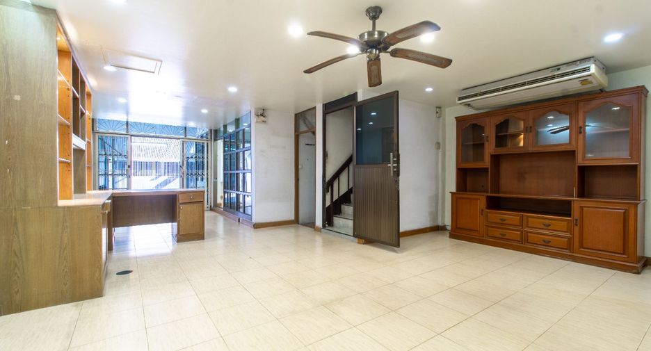 For sale 4 bedrooms townhouse in Sathon, Bangkok