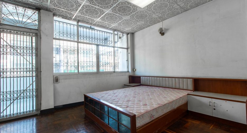 For sale 4 bedrooms townhouse in Sathon, Bangkok