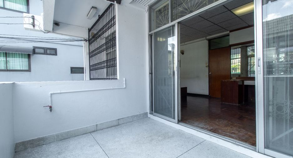 For sale 4 bedrooms townhouse in Sathon, Bangkok