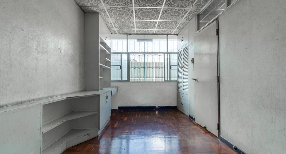 For sale 4 bedrooms townhouse in Sathon, Bangkok