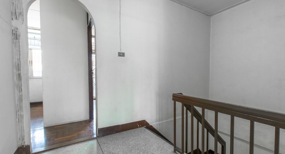 For sale 4 bedrooms townhouse in Sathon, Bangkok