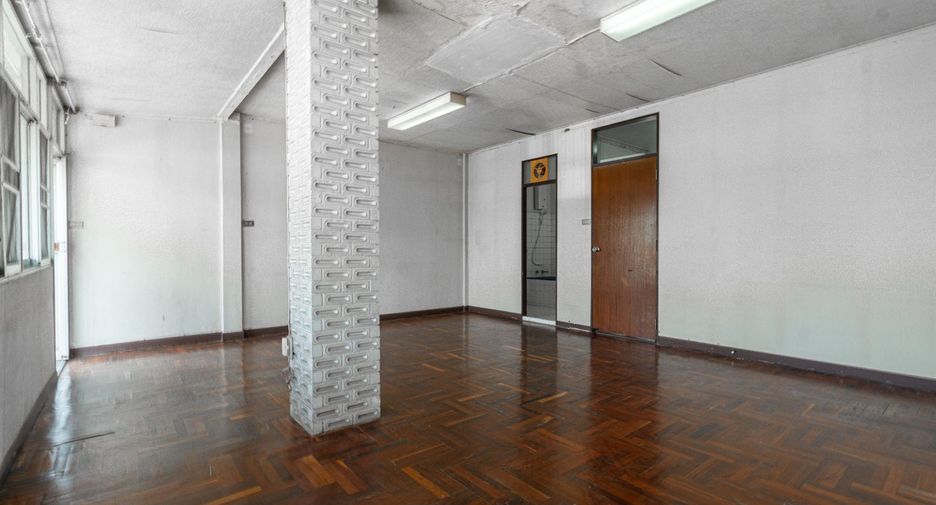 For sale 4 bedrooms townhouse in Sathon, Bangkok