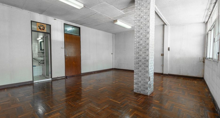 For sale 4 bedrooms townhouse in Sathon, Bangkok