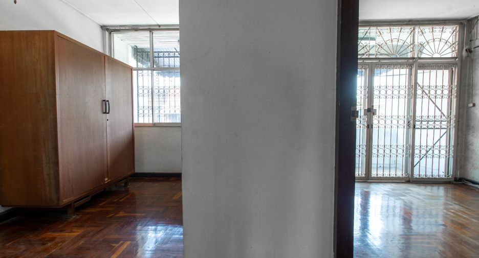 For sale 4 bedrooms townhouse in Sathon, Bangkok