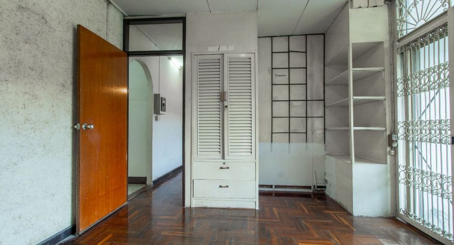 For sale 4 bedrooms townhouse in Sathon, Bangkok