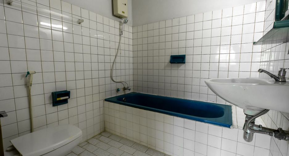 For sale 4 bedrooms townhouse in Sathon, Bangkok