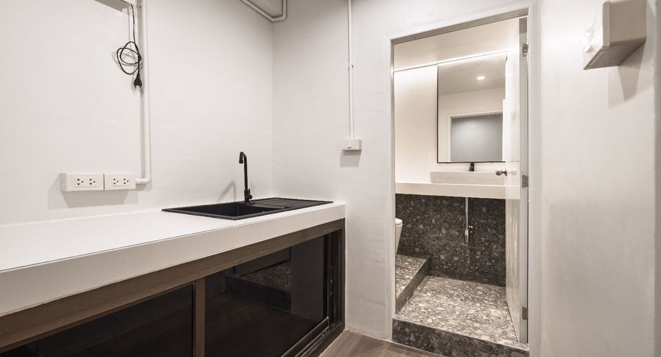 For sale studio townhouse in Bang Rak, Bangkok