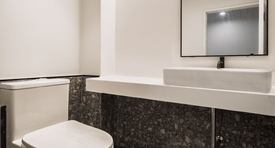 For sale studio townhouse in Bang Rak, Bangkok