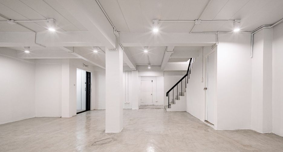 For sale studio townhouse in Bang Rak, Bangkok