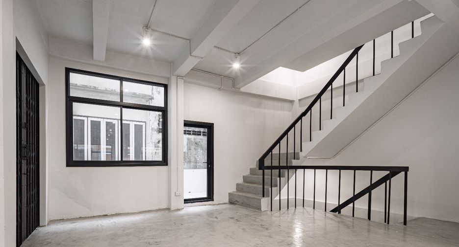 For sale studio townhouse in Bang Rak, Bangkok