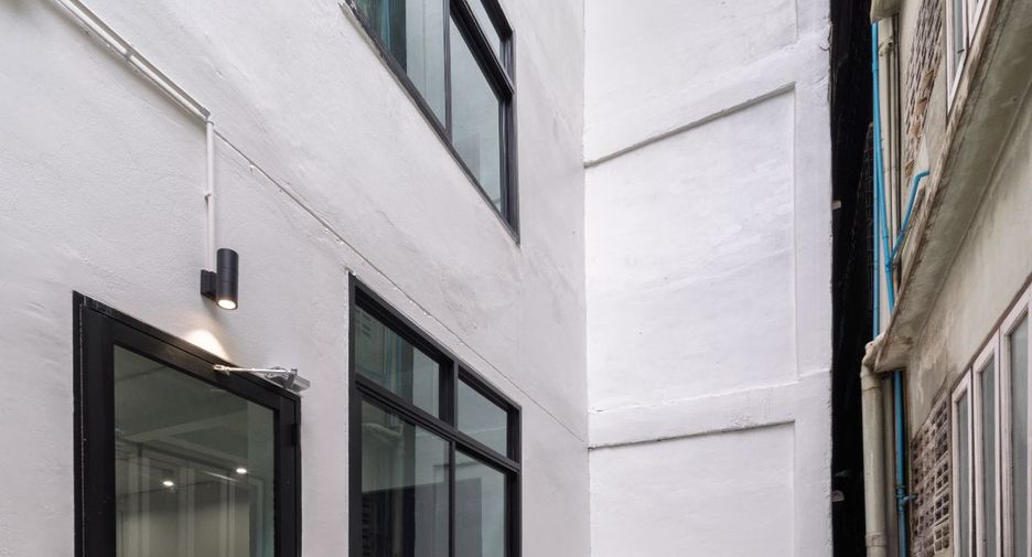 For sale studio townhouse in Bang Rak, Bangkok