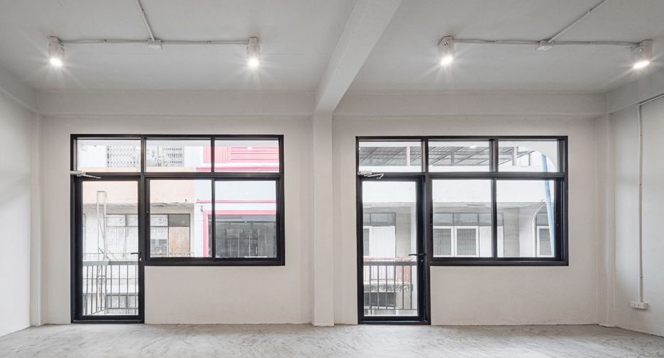For sale studio townhouse in Bang Rak, Bangkok