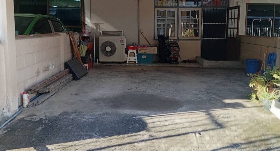 For sale 2 bedrooms townhouse in Lat Phrao, Bangkok