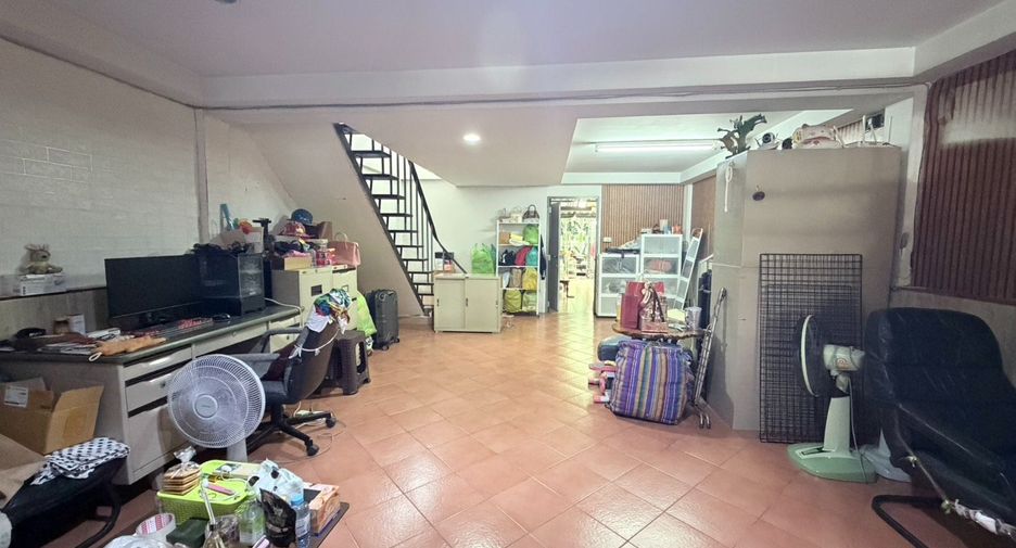 For sale 2 bedrooms townhouse in Lat Phrao, Bangkok