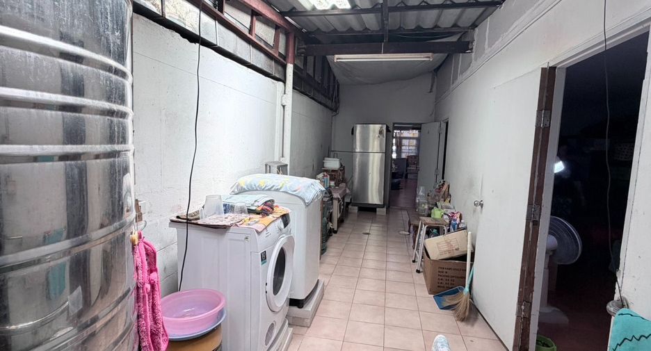 For sale 2 bedrooms townhouse in Lat Phrao, Bangkok