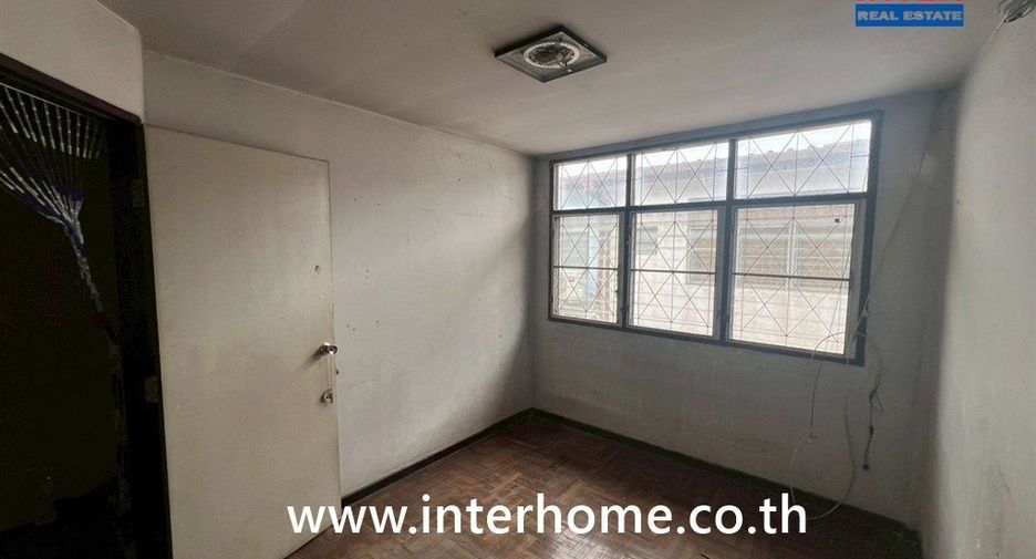 Casa adosada en venta de 2 habitaciones en Thawi Watthana, Bangkok