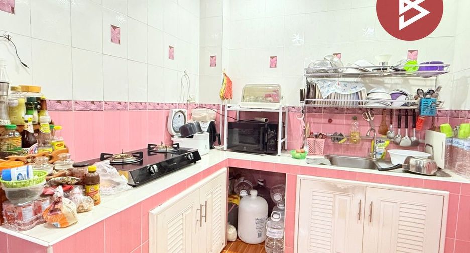 À vendre 2 chambres maison de ville à Sam Phran, Nakhon Pathom