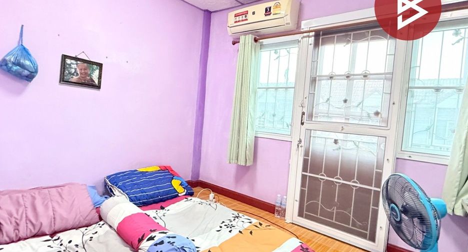 À vendre 2 chambres maison de ville à Sam Phran, Nakhon Pathom