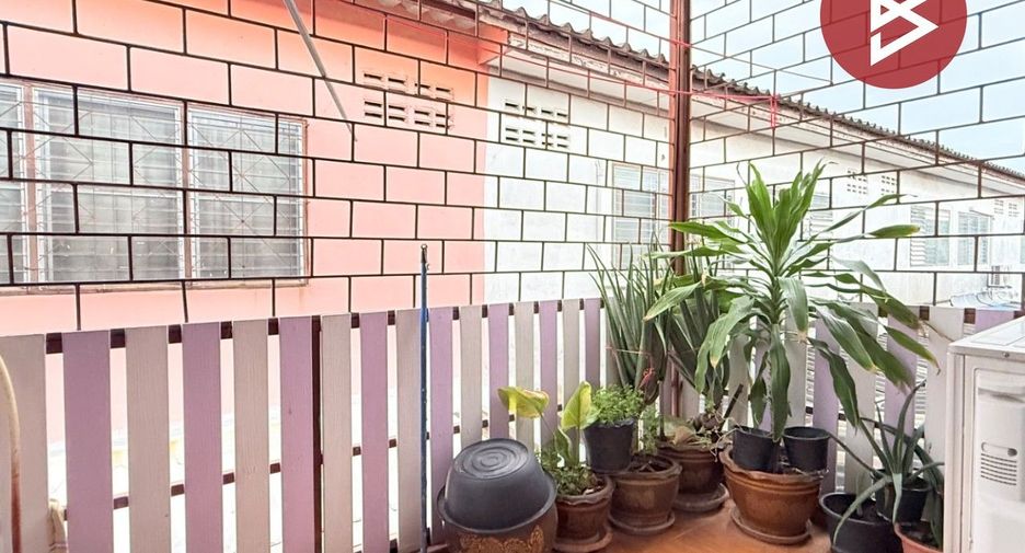 À vendre 2 chambres maison de ville à Sam Phran, Nakhon Pathom