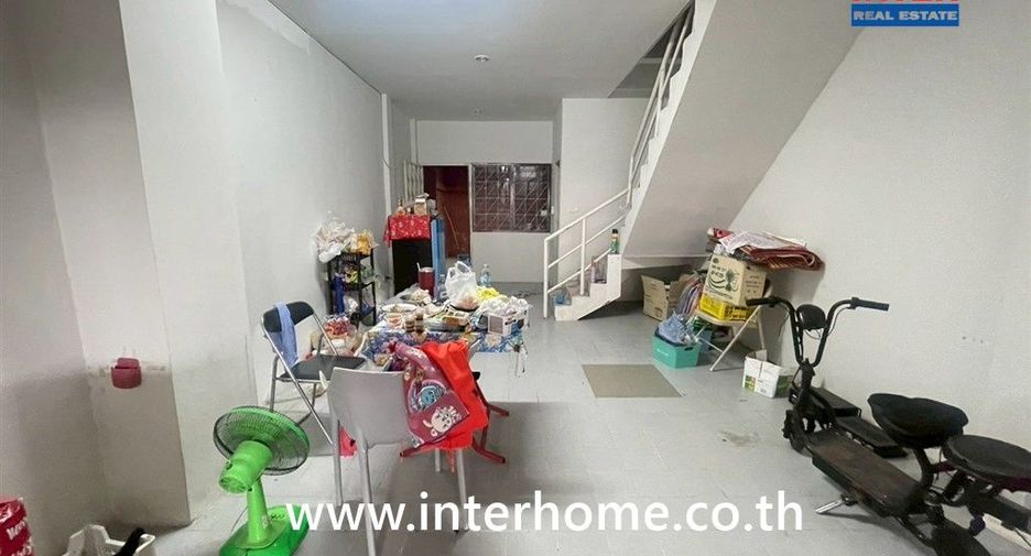 Casa adosada en venta de 2 habitaciones en Sai Mai, Bangkok