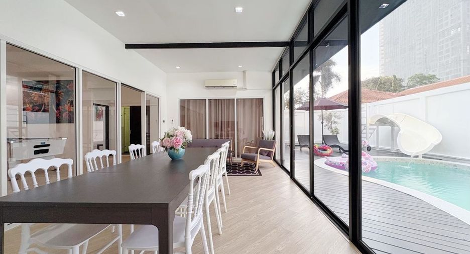 For sale 3 bedrooms house in Pratumnak, Pattaya