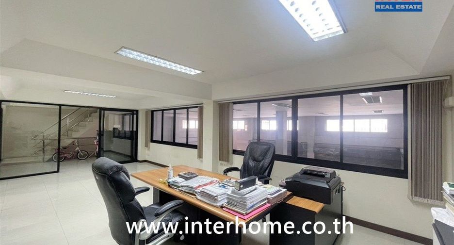 Local comercial en venta de 3 habitaciones en Bang Bon, Bangkok