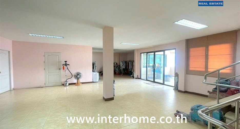Local comercial en venta de 3 habitaciones en Bang Bon, Bangkok