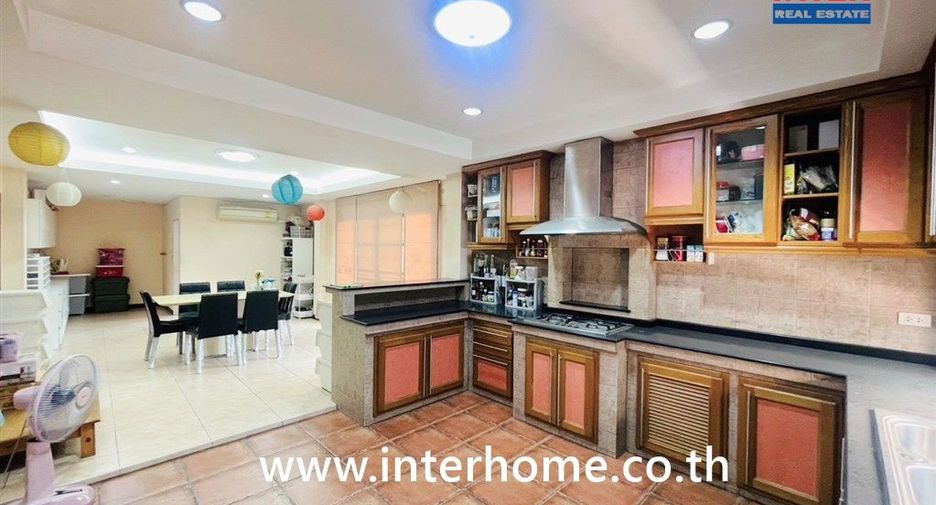 Local comercial en venta de 3 habitaciones en Bang Bon, Bangkok