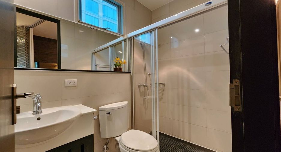 Wohnung zur Miete mit 2 Zimmer in Pathum Wan, Bangkok