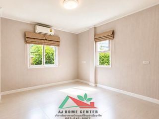 For sale 4 bedrooms house in Thawi Watthana, Bangkok