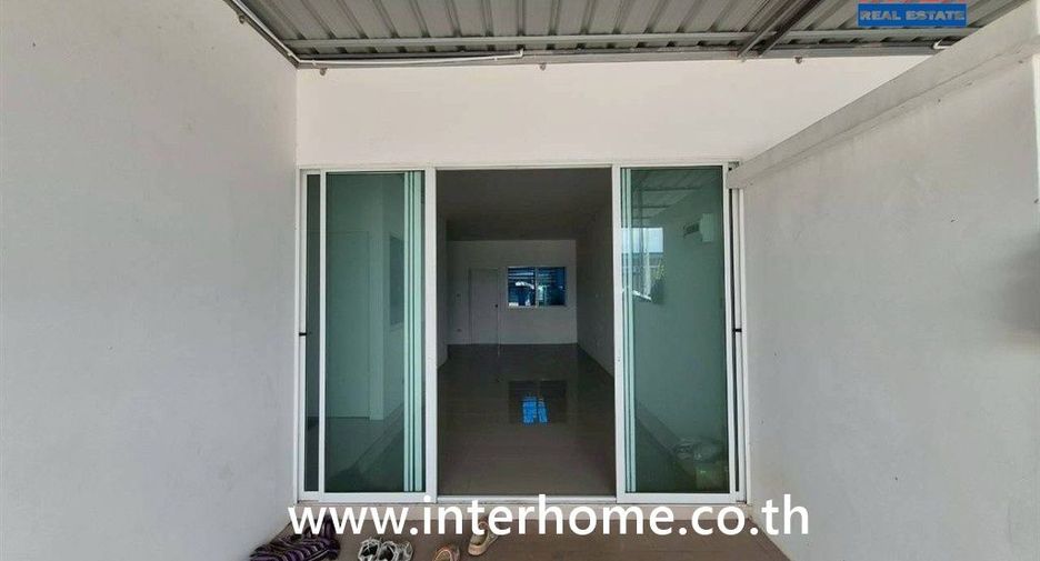 Casa adosada en venta de 2 habitaciones en Lam Luk Ka, Pathum Thani