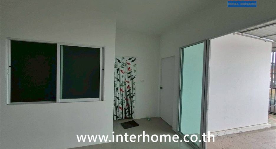 Casa adosada en venta de 2 habitaciones en Lam Luk Ka, Pathum Thani