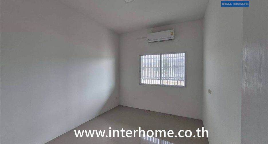 Casa adosada en venta de 2 habitaciones en Lam Luk Ka, Pathum Thani
