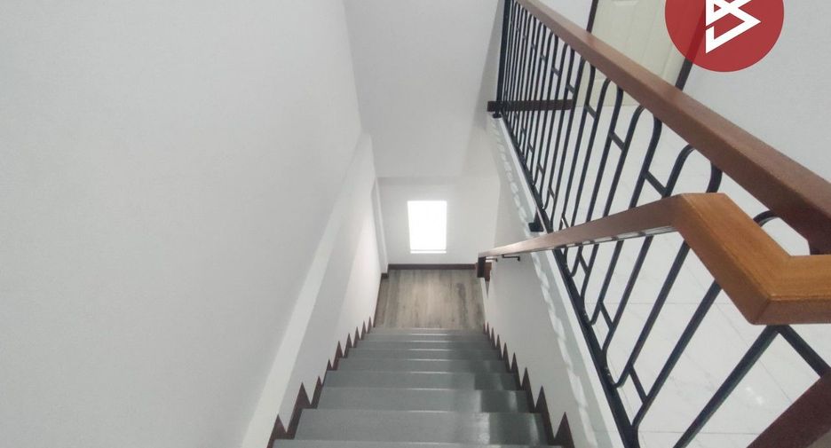 For sale 3 bedrooms townhouse in Mueang Samut Sakhon, Samut Sakhon