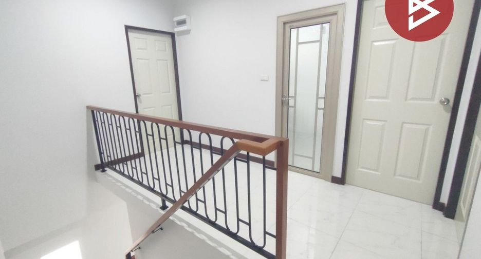 For sale 3 bedrooms townhouse in Mueang Samut Sakhon, Samut Sakhon