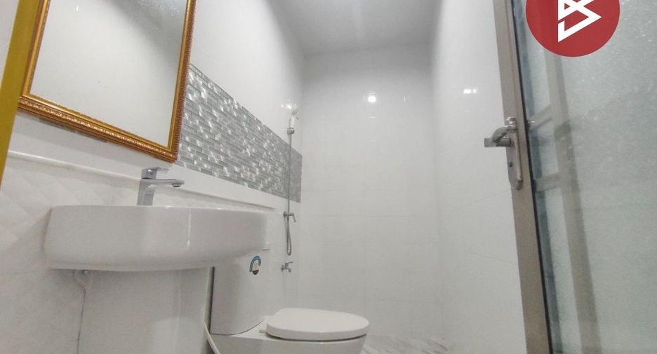 For sale 3 bedrooms townhouse in Mueang Samut Sakhon, Samut Sakhon