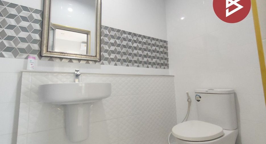 For sale 3 bedrooms townhouse in Mueang Samut Sakhon, Samut Sakhon