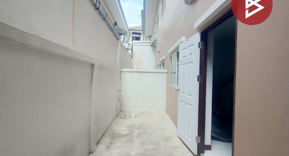 For sale 3 bedrooms townhouse in Mueang Samut Sakhon, Samut Sakhon