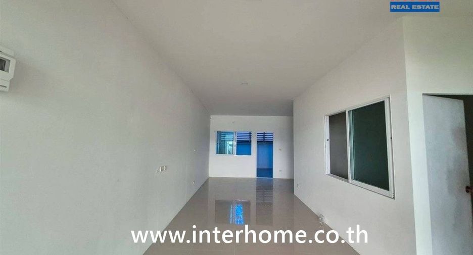 Casa adosada en venta de 2 habitaciones en Lam Luk Ka, Pathum Thani