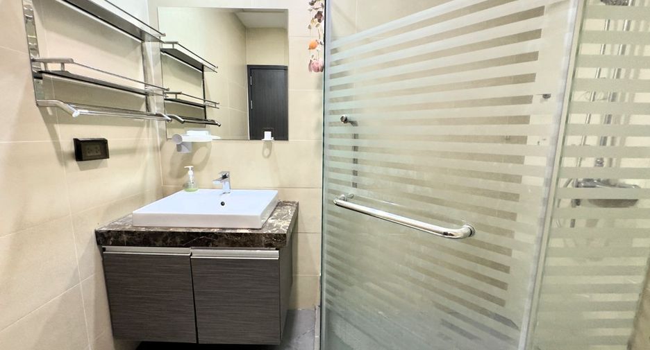 For rent and for sale 2 bedrooms condo in South Pattaya, Pattaya