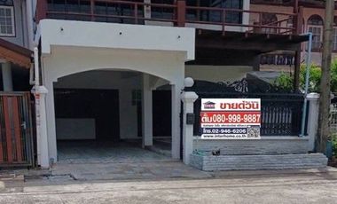 For sale 3 ベッドルーム townhouse in Bang Khen, Bangkok