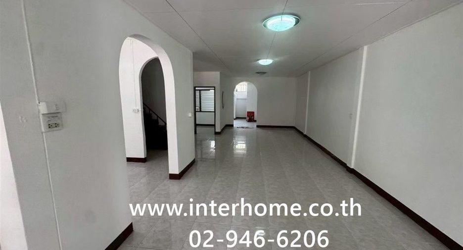 For sale 3 ベッドルーム townhouse in Bang Khen, Bangkok