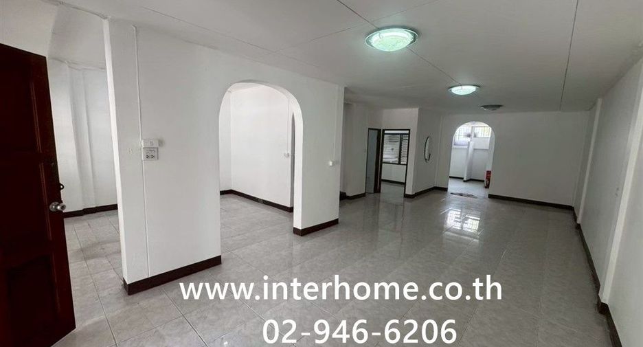 For sale 3 ベッドルーム townhouse in Bang Khen, Bangkok