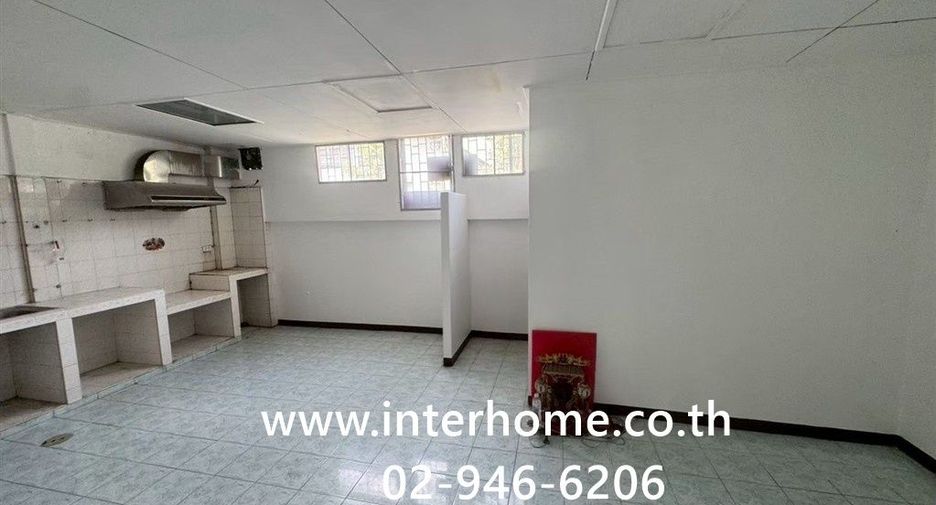 For sale 3 ベッドルーム townhouse in Bang Khen, Bangkok